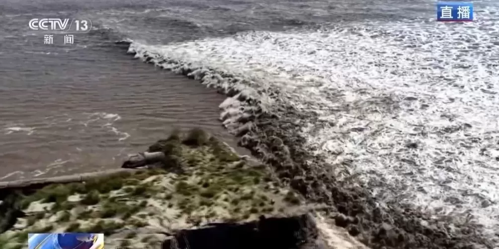 最佳视角看潮水与大坝正面交锋-第7张图片-