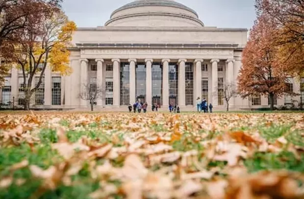 8月抵美留学生人数下降五分之一，印度学生骤降44.5%-第1张图片-
