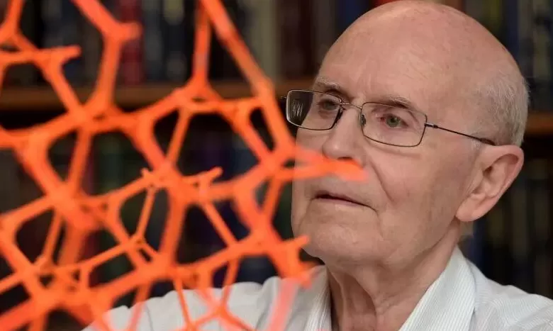 牛圈里的难民家庭，出了个诺贝尔奖得主-第5张图片-