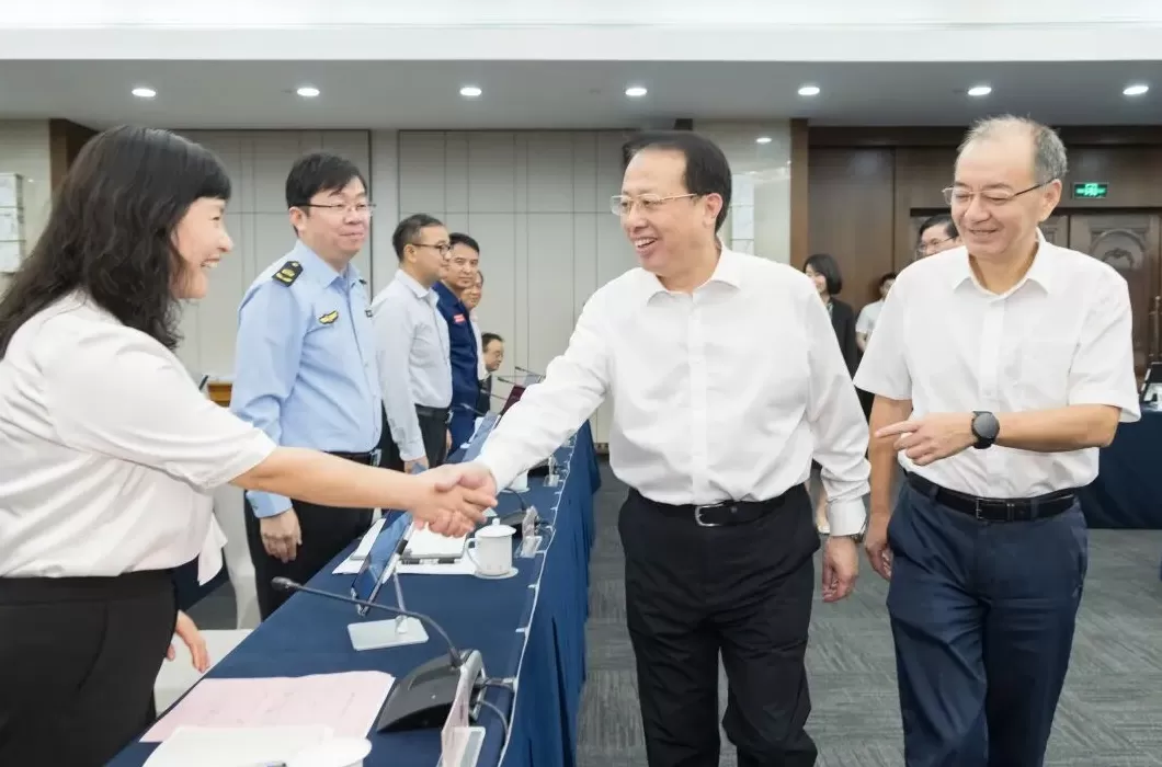 今天的上海市政府常务会议请来四位公众代表，参与审议关于提升基层应急管理能力的议题-第1张图片-