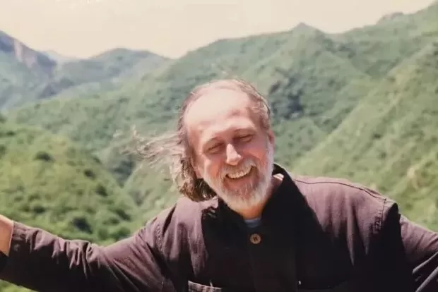 诺贝尔文学奖｜新晋诺奖得主拉斯洛，他是中国文化迷！-第1张图片-