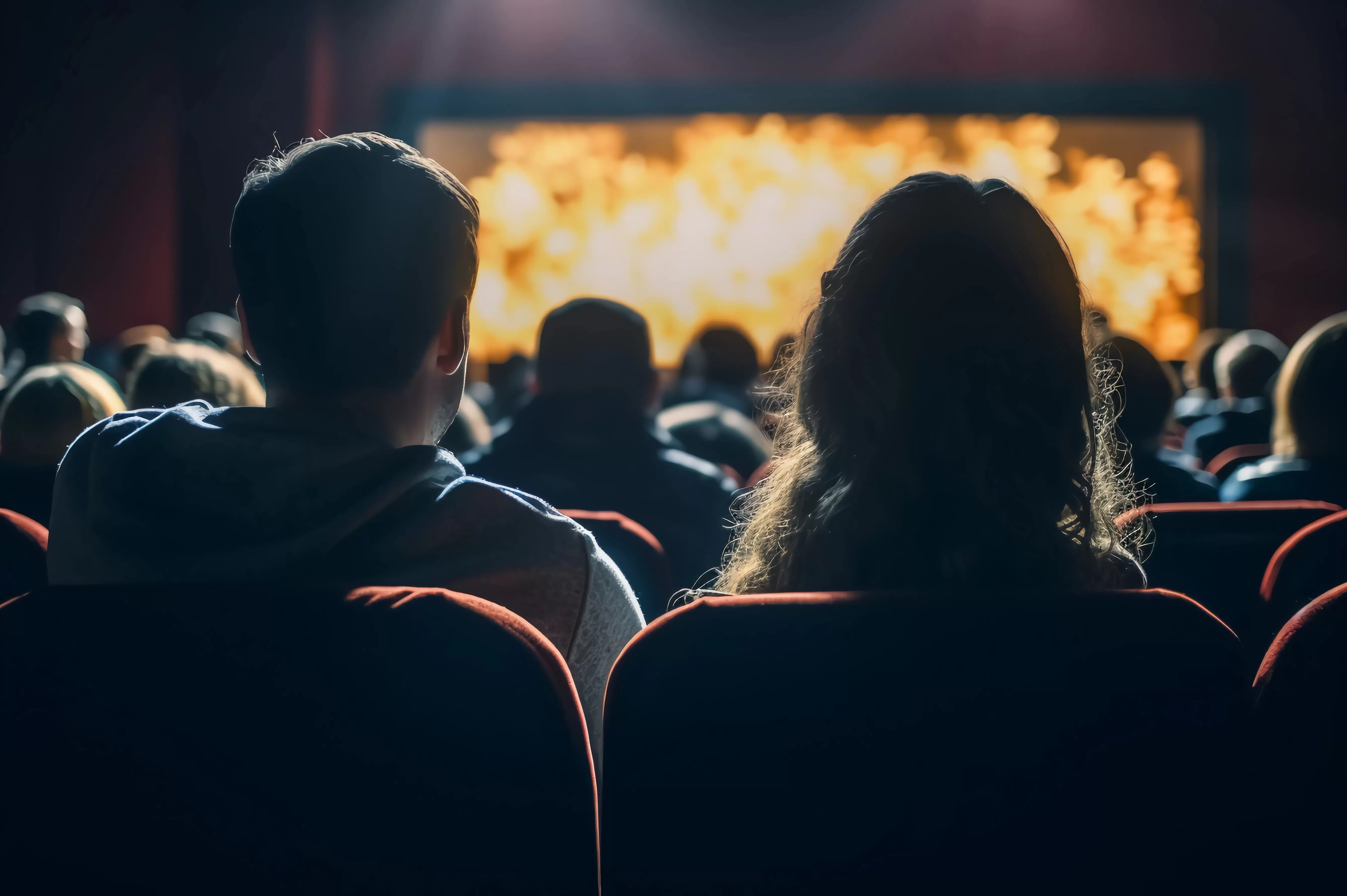 国庆档票房18.35亿元，节后影视院线板块整体下跌-第1张图片-