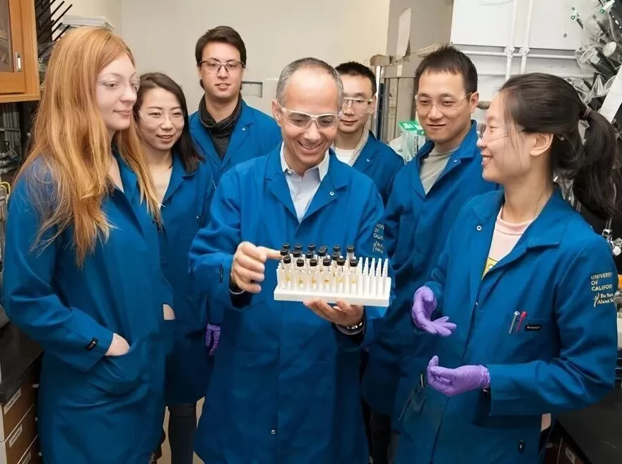 逆袭！新科诺奖得主，竟是巴勒斯坦难民家庭出身-第4张图片-