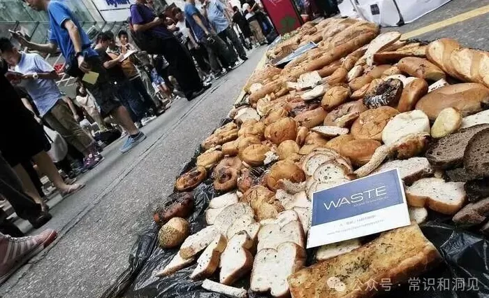 临期面包扔不扔，没那么简单-第2张图片-