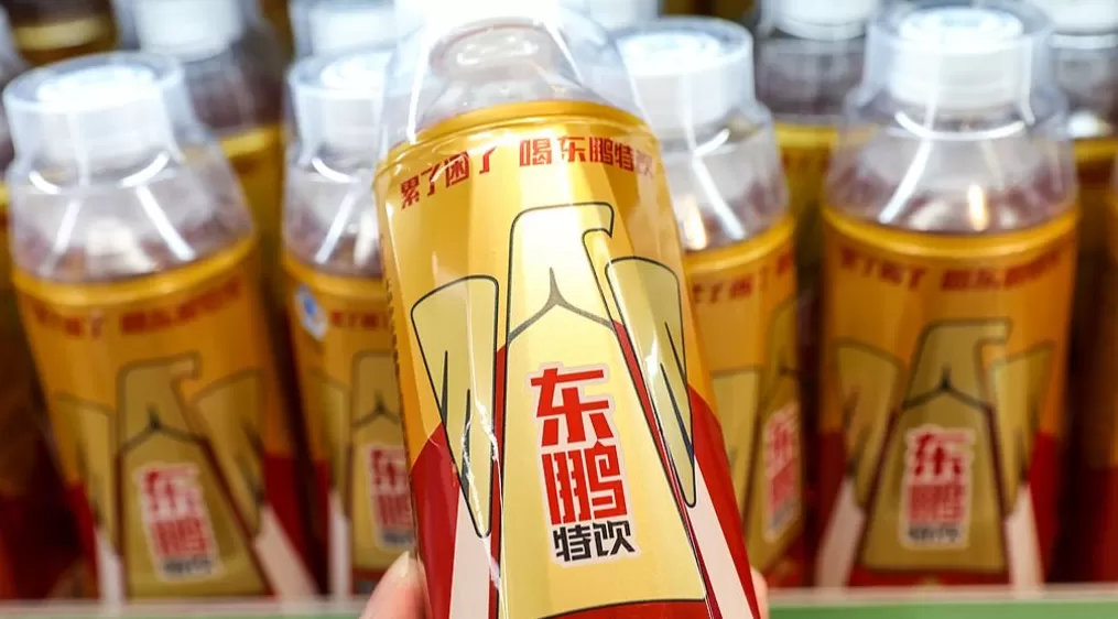 东鹏饮料二度递表港交所：超八成收入来自单一产品，边买理财边融资-第1张图片-