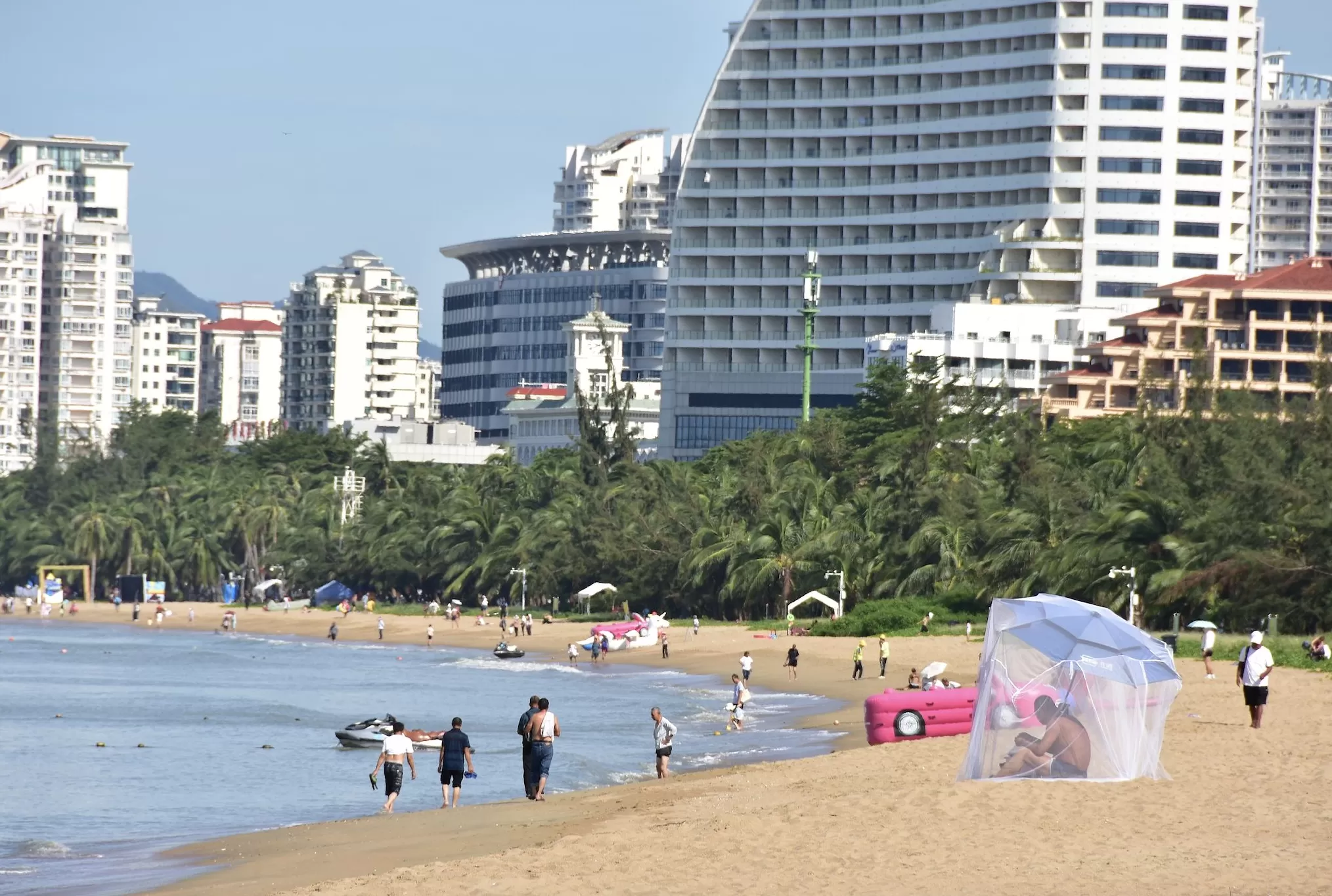 发展低空旅游，逐步放宽或取消外商投资旅游业限制，海南自贸港旅游条例通过审议-第1张图片-