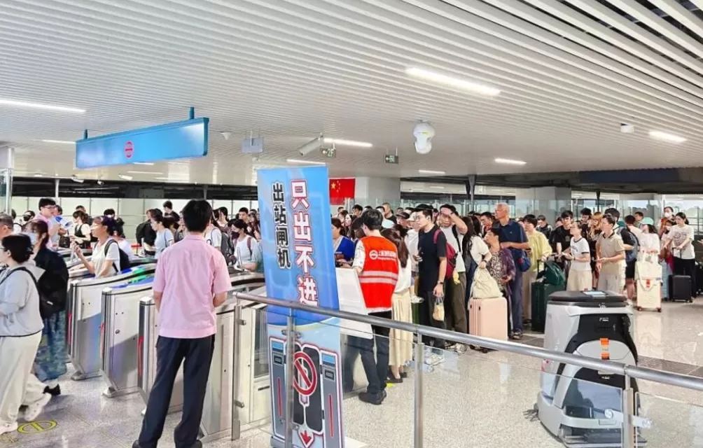 6.81万人次！上海市域机场线10月8日客流创开通以来新高-第1张图片-