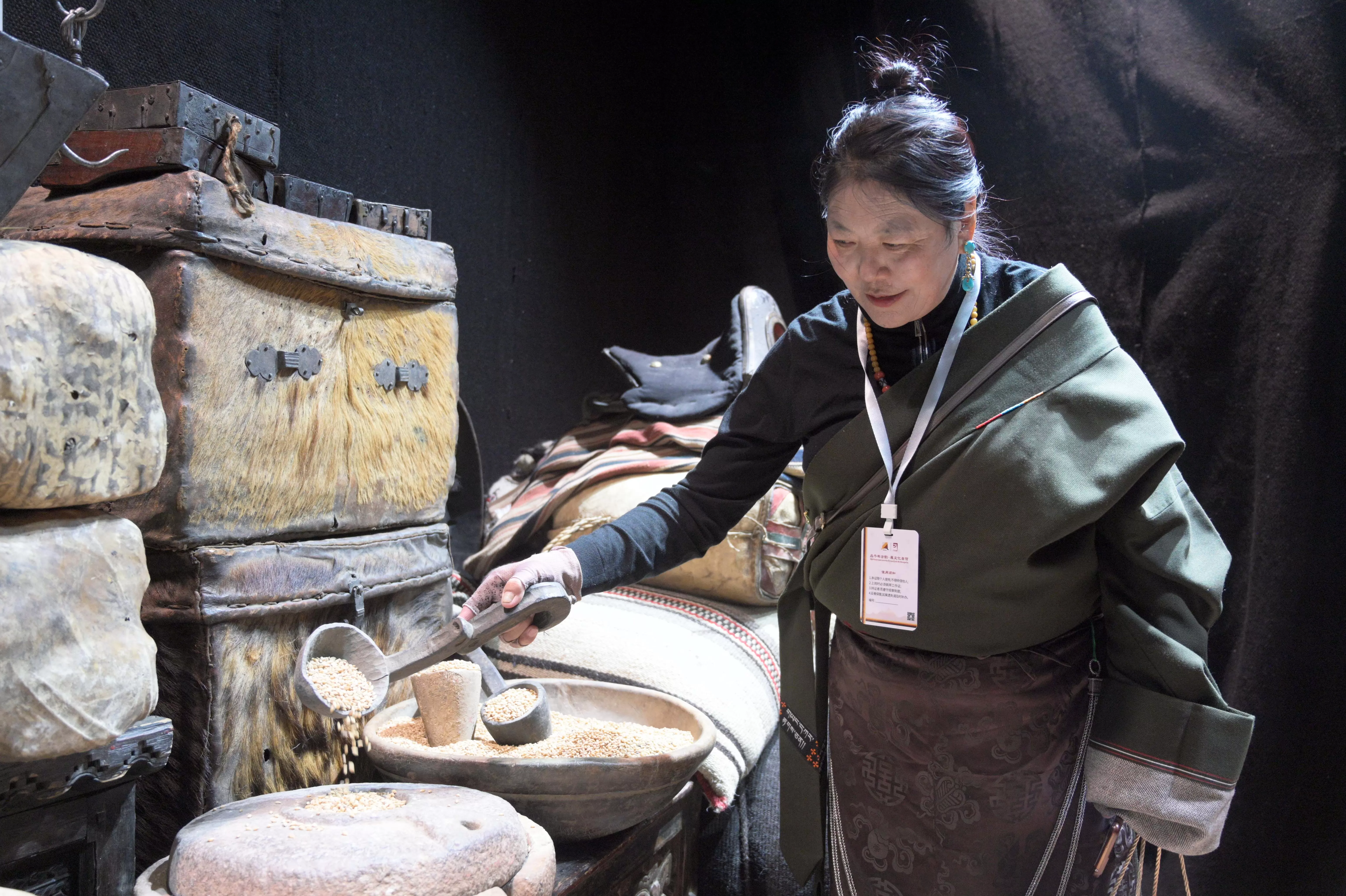 首届西藏喜马拉雅文化艺术与古物双年展开幕-第2张图片-