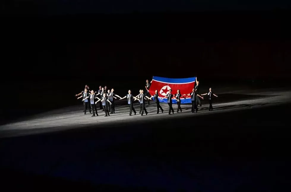 朝鲜举行盛大阅兵式，援俄部队亮相！-第13张图片-