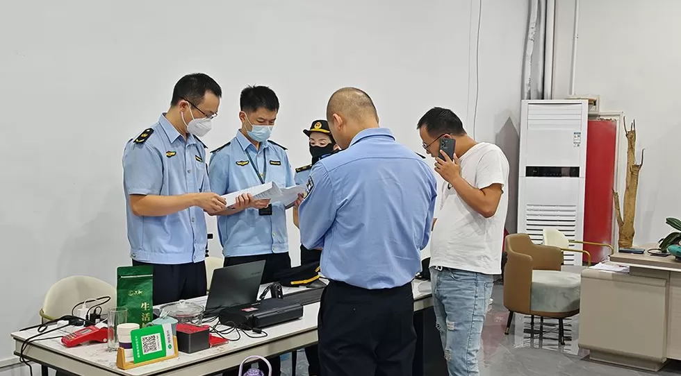 驾照、行驶证P一下就能开网约车？4人被上海警方抓获，45名司机将被罚-第1张图片-