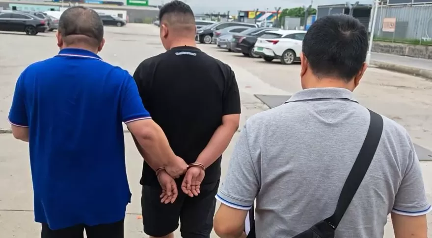 P个图就能开网约车赚钱？上海警方：4人被抓，45名司机和10家租赁公司被罚-第2张图片-
