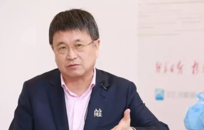 “继母长子内斗两年，双双出局”！知名企业迎来新掌舵人-第2张图片-