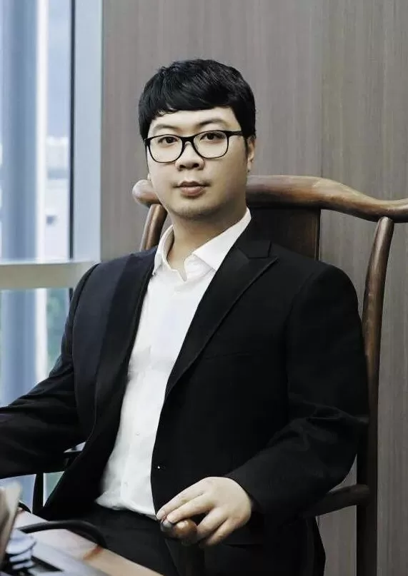 “继母长子内斗两年，双双出局”！知名企业迎来新掌舵人-第3张图片-