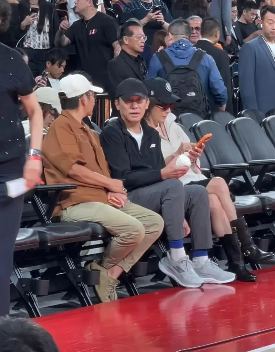 NBA中国赛打响，成龙晒与姚明、奥尼尔、贝克汉姆合照-第9张图片-