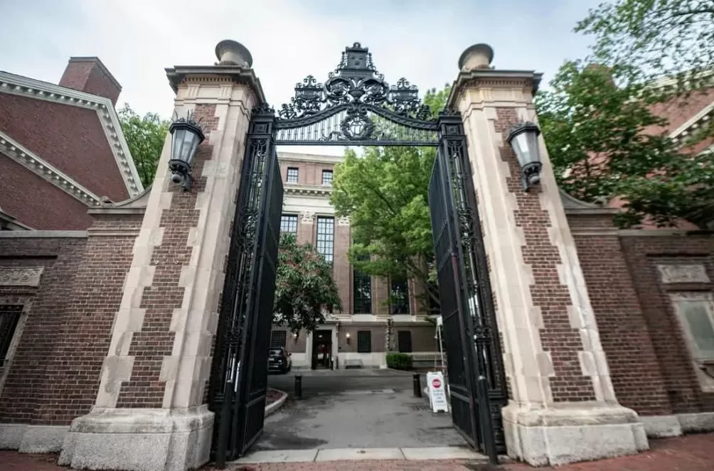 拒绝以妥协换取联邦资金，麻省理工与特朗普政府“硬刚”-第1张图片-