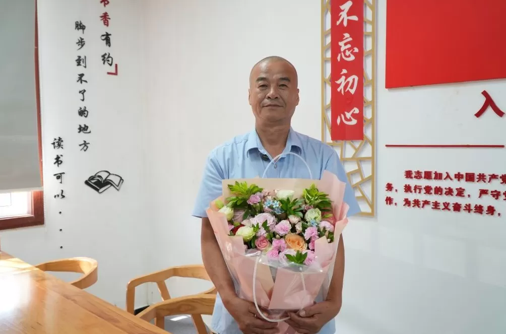 火场救人的环卫工获见义勇为荣誉：作为退伍军人，关键时刻义不容辞-第1张图片-