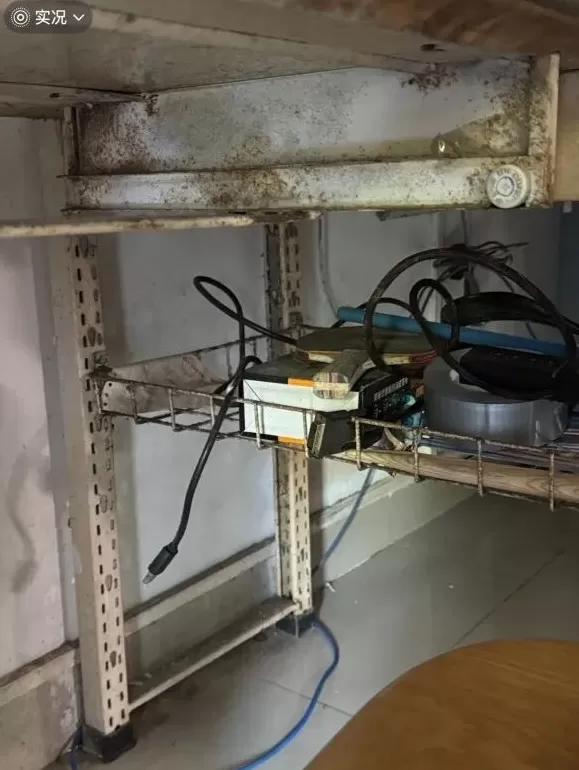 硬件老旧、杂物堆积，广东海洋大学宿舍被曝环境差如废弃仓库-第2张图片-