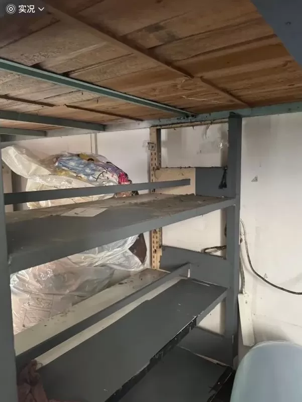 硬件老旧、杂物堆积，广东海洋大学宿舍被曝环境差如废弃仓库-第3张图片-