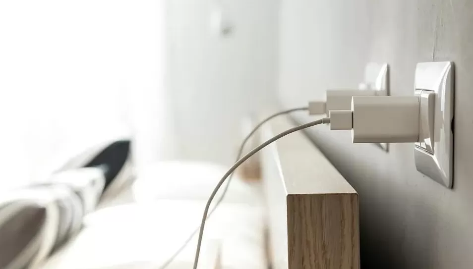 充电器一直不拔有多可怕不要再这样充电了-第3张图片-