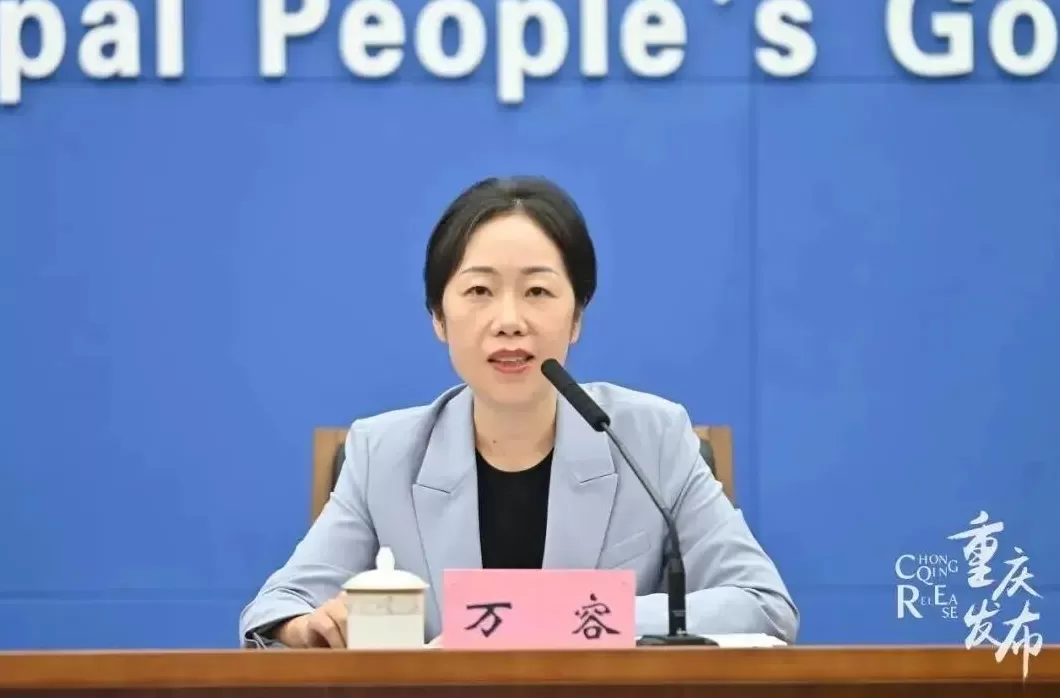 法学博士万容任重庆市荣昌区委书记，“网红书记”高洪波已到市政协任职-第1张图片-