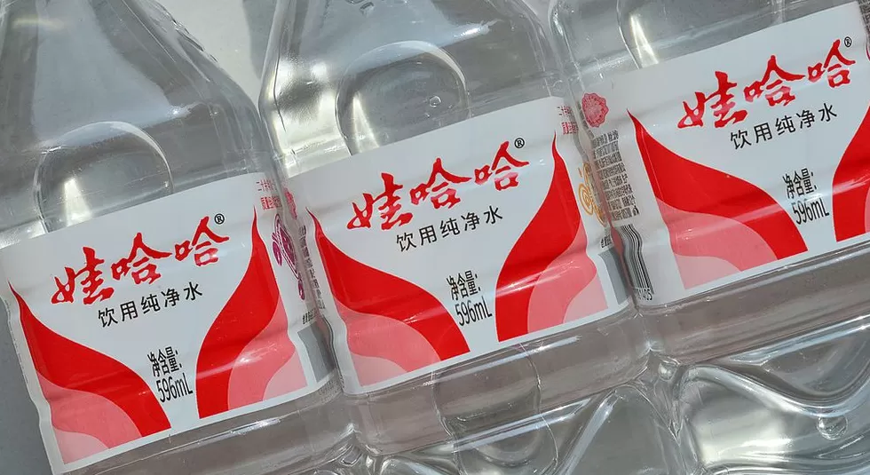 宗馥莉请辞这个月，娃哈哈经历了什么？-第1张图片-