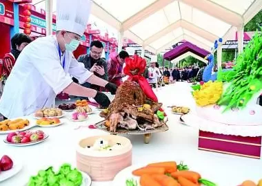 赏秋色品文化逛小城“加长版”假期再掀文旅热潮-第3张图片-