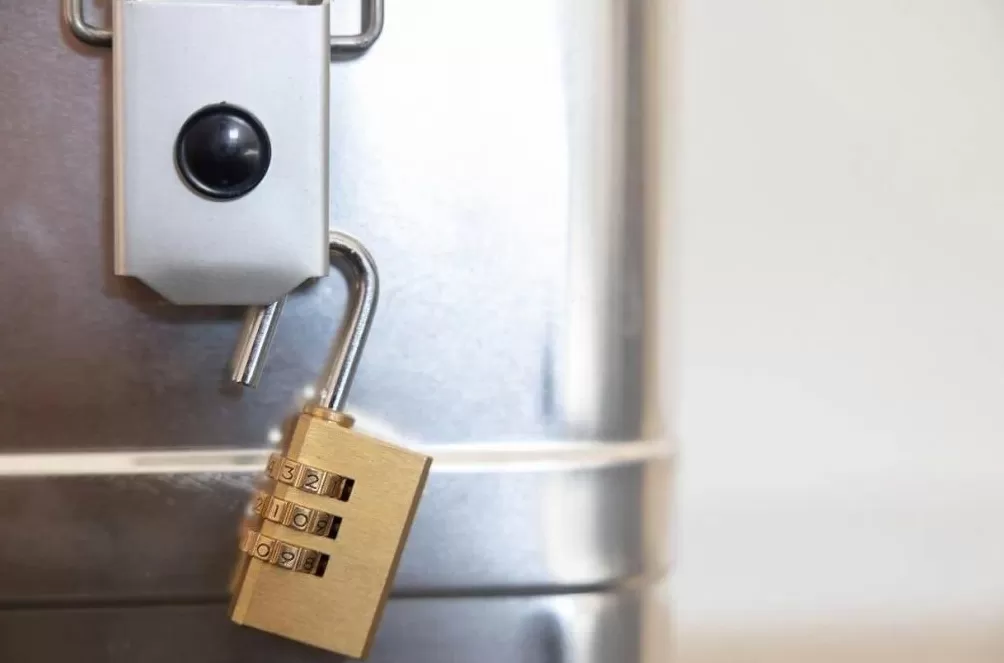 涉密单位人员窃取专用装备数百件网售被判刑国家安全机关披露案情-第1张图片-