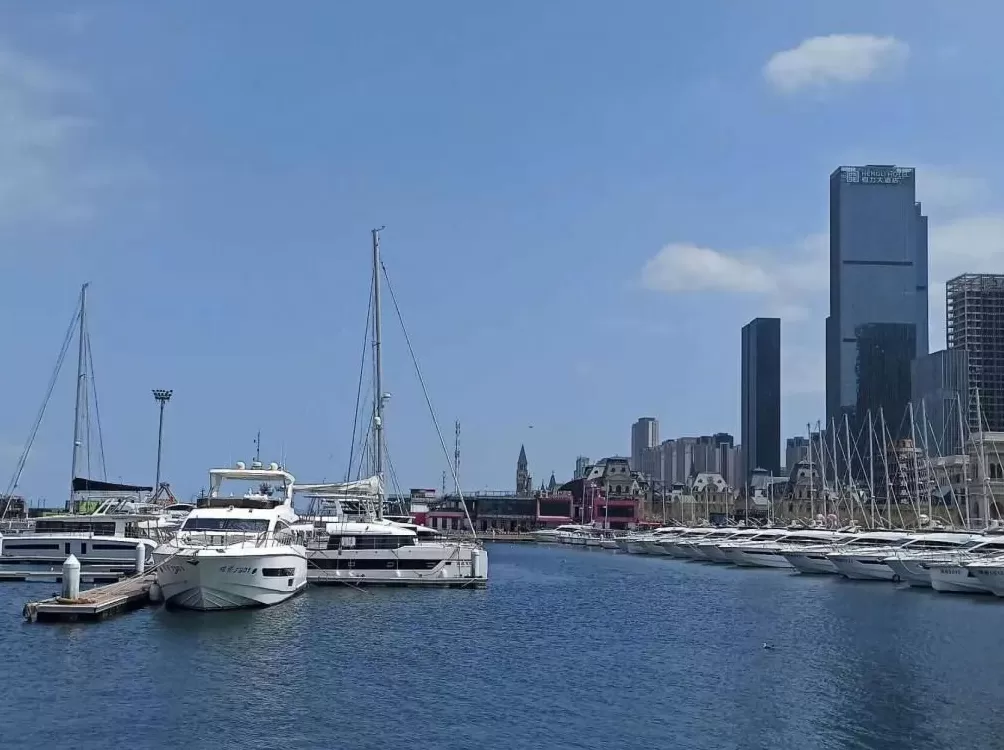 黄金周酒店乱象：1千多一晚亚朵全季，他们选择在景区扎帐篷-第12张图片-