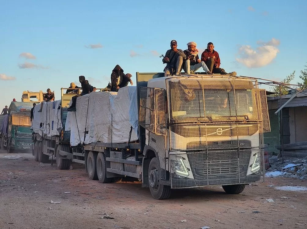 加沙停火·第1现场｜时隔6个月，燃料物资卡车首次进入加沙-第3张图片-