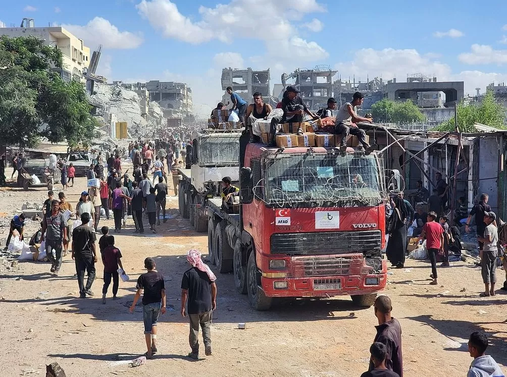 加沙停火·第1现场｜时隔6个月，燃料物资卡车首次进入加沙-第6张图片-