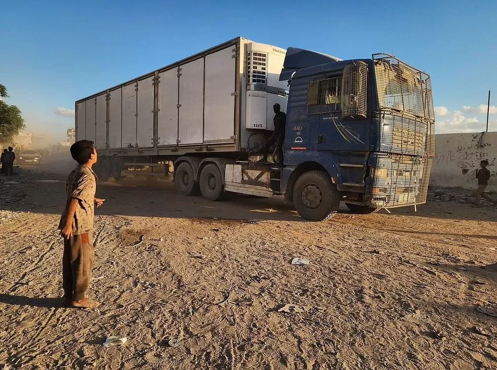 加沙停火·第1现场｜时隔6个月，燃料物资卡车首次进入加沙-第7张图片-