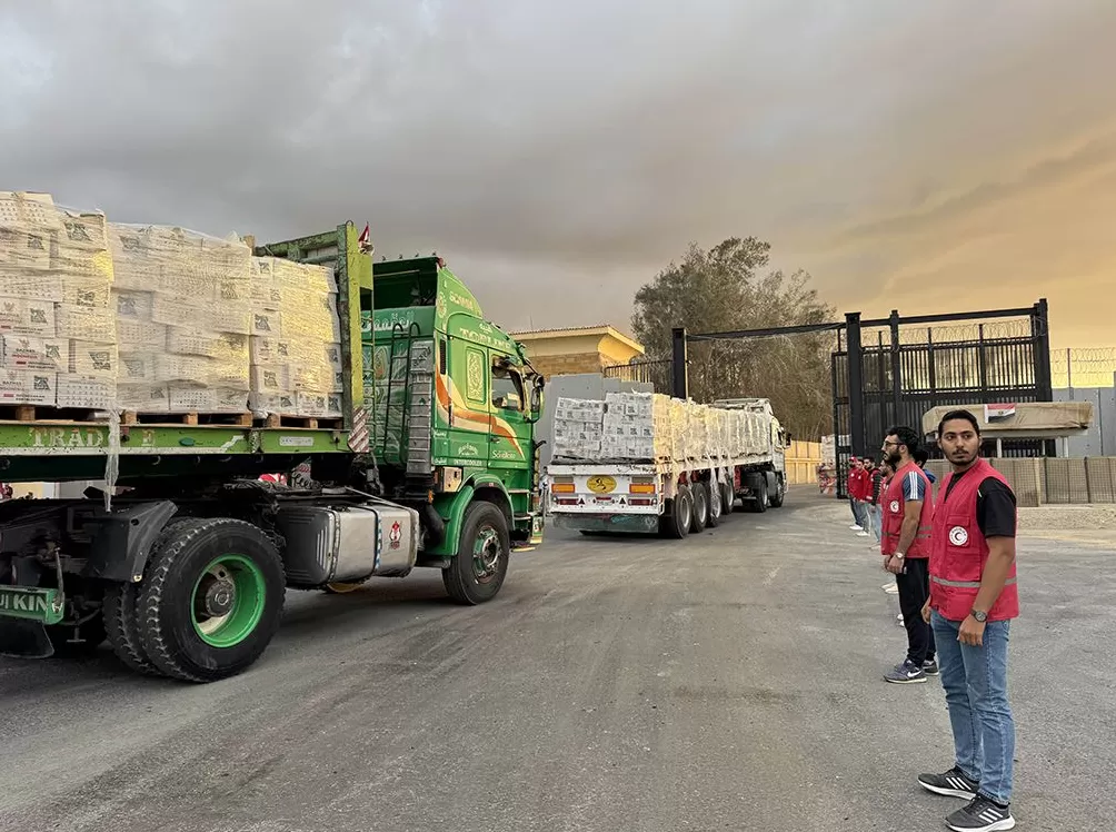 加沙停火·第1现场｜时隔6个月，燃料物资卡车首次进入加沙-第9张图片-