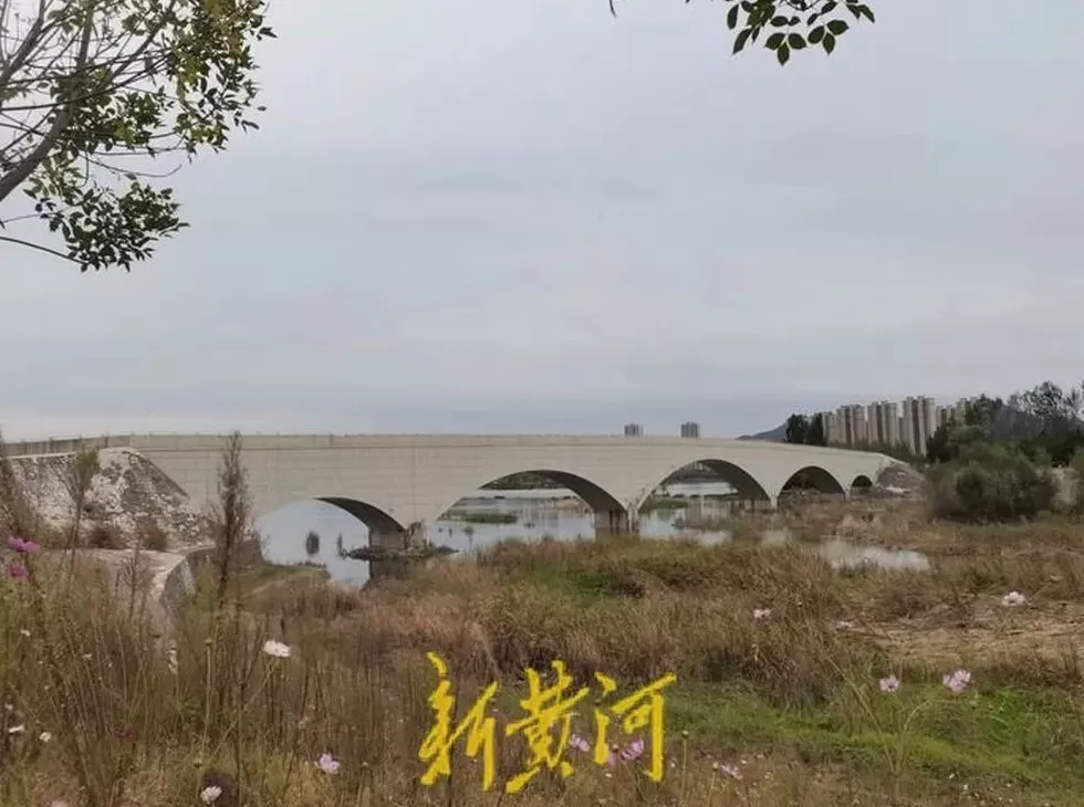 唐山迁西一新建桥梁疑似移位下沉，施工人员：先排查，明确原因后维修-第2张图片-