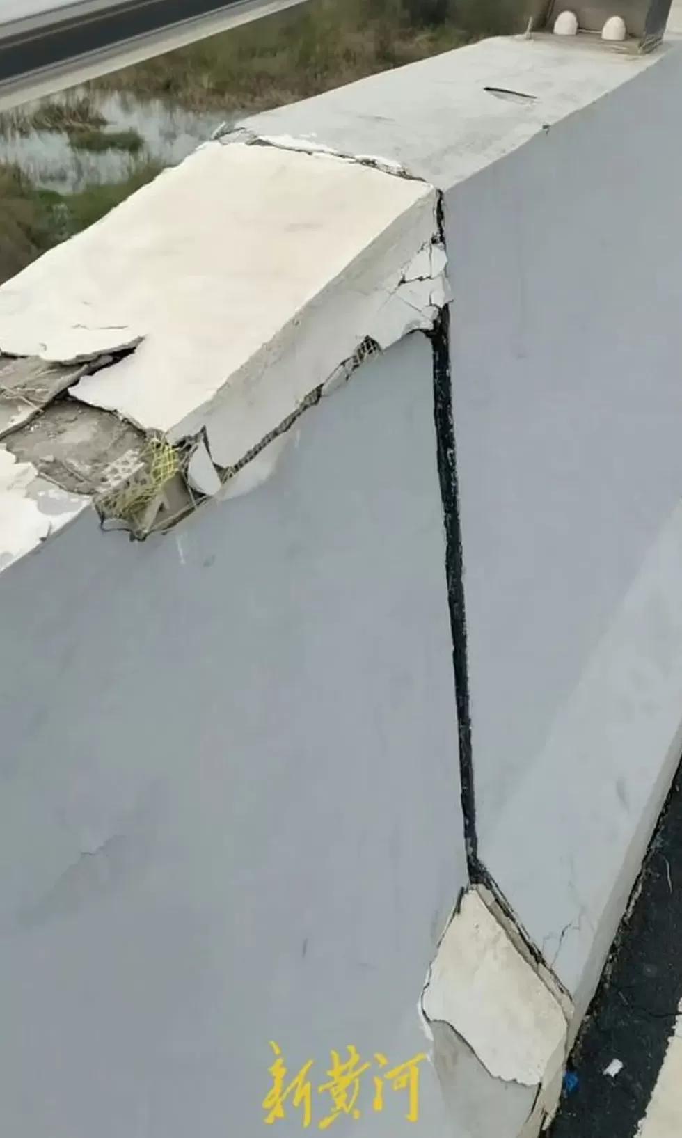 唐山迁西一新建桥梁疑似移位下沉，施工人员：先排查，明确原因后维修-第1张图片-