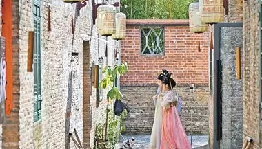 央媒聚焦网红城市居民的喜悦与烦恼：家门口成打卡地，考验城市治理能力-第3张图片-