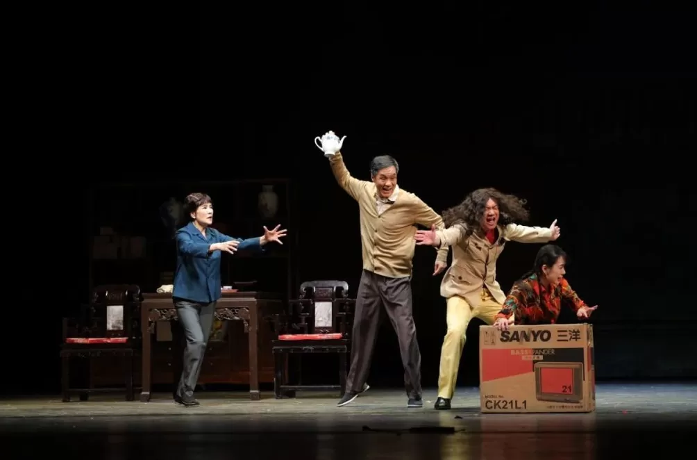 大学生剧社演绎《玩家》，曹禺剧场见证青春戏剧力量-第2张图片-