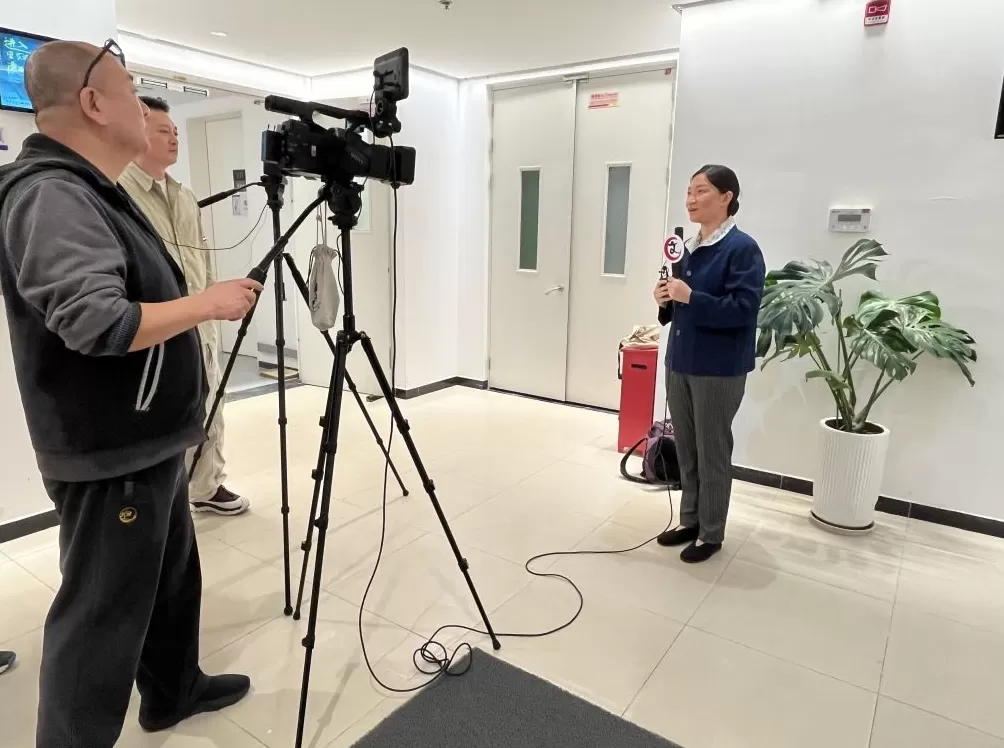 大学生剧社演绎《玩家》，曹禺剧场见证青春戏剧力量-第4张图片-