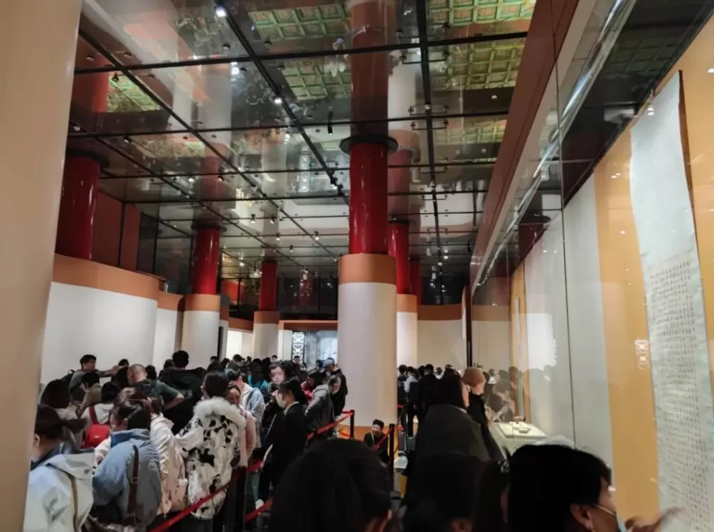 在故宫排队10小时不吃不喝不上厕所，结果《清明上河图》只能看两眼就被赶着走？-第6张图片-