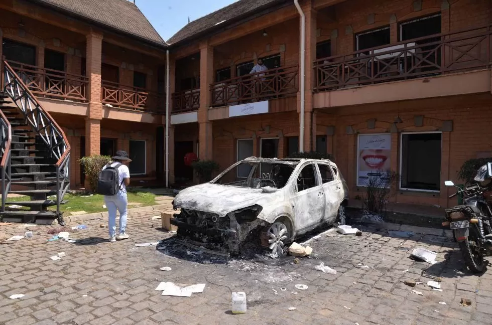 政局动荡，总统远走……这个东非岛国正在经历什么-第5张图片-