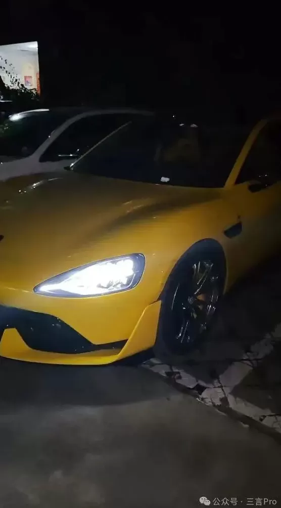 小米汽车官售“破窗手电”被吐槽难以取下，车主：紧急时刻多绝望-第1张图片-