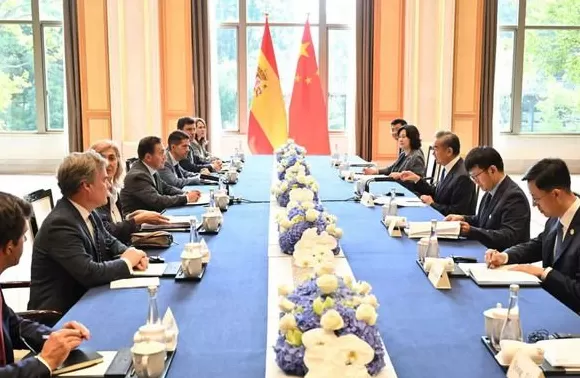 王毅同西班牙外交大臣阿尔瓦雷斯会谈-第3张图片-
