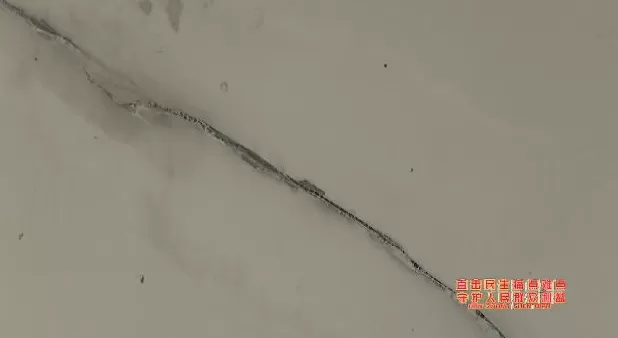 承重柱开裂达1厘米！贵州大哥花四十多万买的房，入住五年竟成了“危房”-第12张图片-