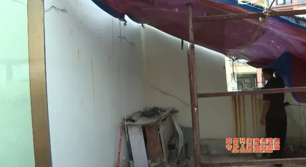 承重柱开裂达1厘米！贵州大哥花四十多万买的房，入住五年竟成了“危房”-第15张图片-