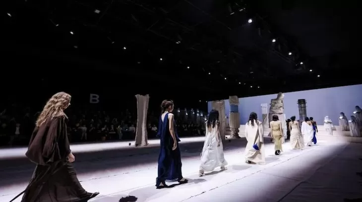 当海浪遇山影，裂痕生新声｜2026春夏上海时装周-第1张图片-