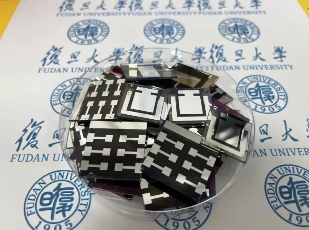 复旦团队造出可告别铅污染的太阳能电池，光电转换效率达17.7%-第1张图片-