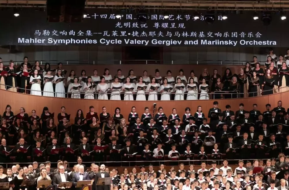 歌声直入云霄！四百余人同台，上海首秀“马勒八”-第4张图片-