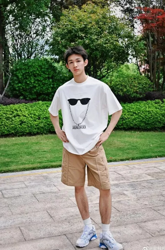 男演员荣梓杉被曝恋爱期间出轨打人，因《隐秘的角落》朱朝阳一角受到广泛关注，女方称自己一度确诊中度焦虑和抑郁-第4张图片-