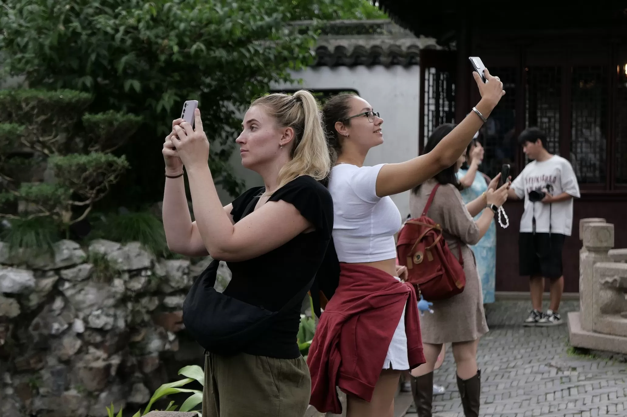 政策红利持续释放，前三季度免签入境外国人同比增长近五成-第1张图片-