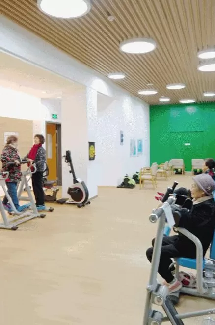 00后住进养老院：月租300元，和奶奶跨代共居-第20张图片-