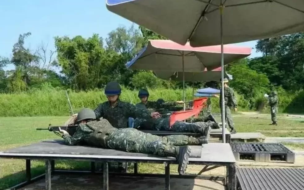 台军“草莓兵”的“秘密”藏不住了-第1张图片-